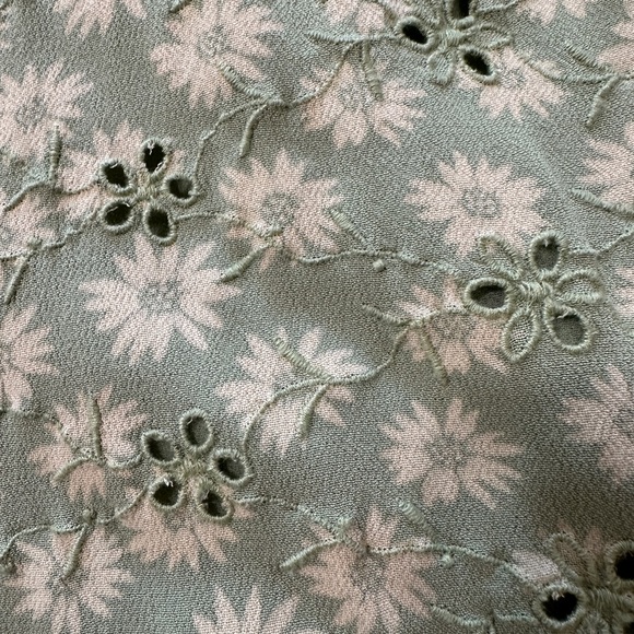 American Eagle Daisies Sage Green & white Romper Size Small - Picture 7 of 12